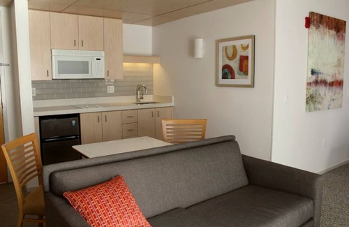 Sunnyvale Apartamento | Modern Suite with Kitchen