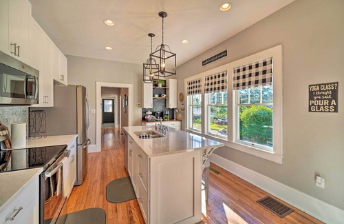 Jefferson City Casa | Modern, Sun-Lit Retreat w/ Fire Pit & Yard!