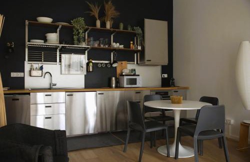 Dommeldange Apartamento | Modern & Sunny 1BR Apartment with swimming pool