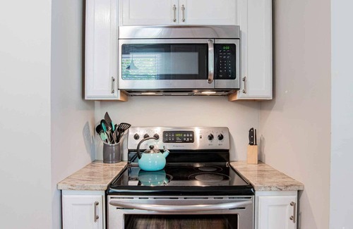 South Pensacola Casa | Modern Sunshine