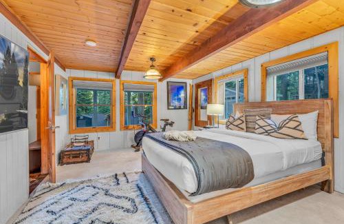 Timberland Casa | Modern Tahoe Retreat with Grill Walk to Beach