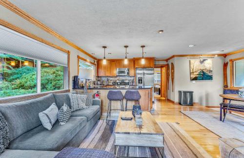 Timberland Casa | Modern Tahoe Retreat with Grill Walk to Beach