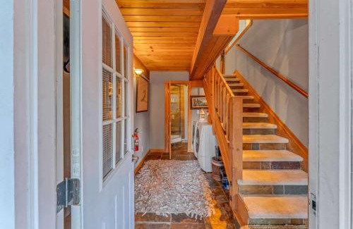 Timberland Casa | Modern Tahoe Retreat with Grill Walk to Beach