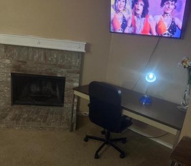 Justin Casa | Modern Texas Stay Just Minutes from DFW Attraction