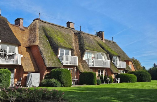 Busumer Deichhausen Apartamento | Modern three-room apartment / maissonette close to the beach