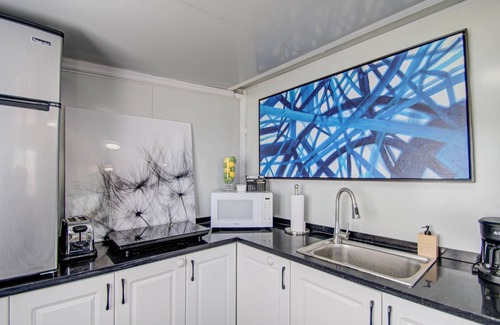 Garfield Casa | Modern Tiny Home in Historic Garfield District | Same Day Bookings Available! Convention Center