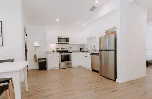 Village of the Arts Apartamento | Modern Top Floor Rental Unit near Anna Maria Island