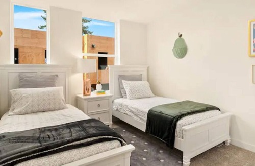 Burien Apartamento | Modern Townhome in Burien WA