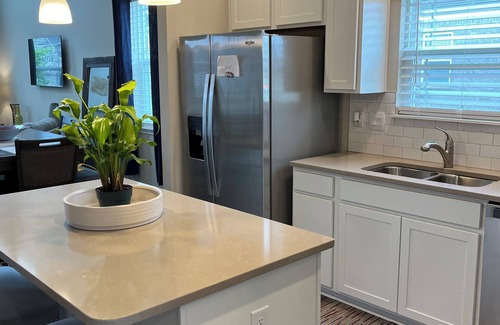 Whitestown Casa | Modern Townhome Spacious Host 6