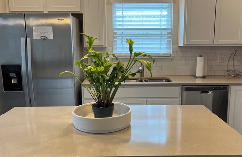 Whitestown Casa | Modern Townhome Spacious Host 6