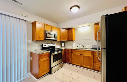 Gastonia Apartamento | Modern Townhome w/ Balcony Walk to FUSE Stadium