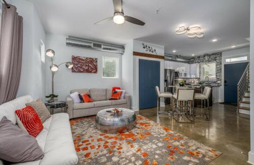 Cleveland Park Casa | Modern Townhome, w/Downtown Views, Rooftop Deck only 6min to Broadway