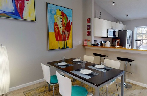 Capri Isle Condominio | Modern Townhouse Easy Walking Distance to the Sand. Large Private Rec Room. Pool. Great Location.