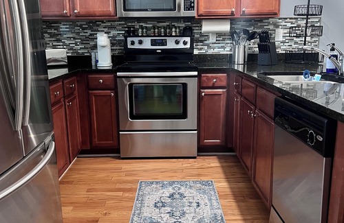 Castle Hayne Casa | Beautifully decorated townhouse located minutes from downtown Wilmington NC!