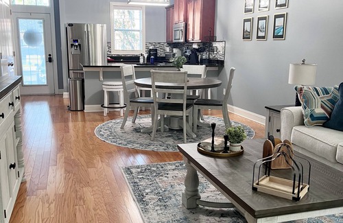 Castle Hayne Casa | Beautifully decorated townhouse located minutes from downtown Wilmington NC!
