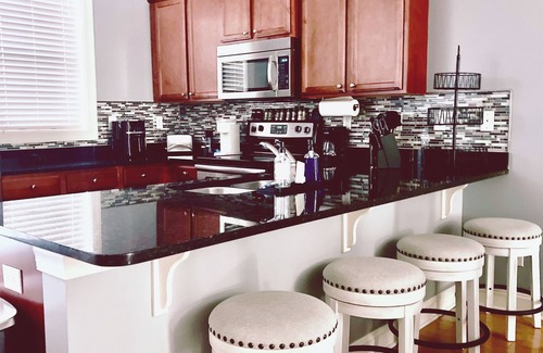 Castle Hayne Casa | Beautifully decorated townhouse located minutes from downtown Wilmington NC!