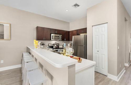 Iona Casa | Modern Townhouse close to beaches