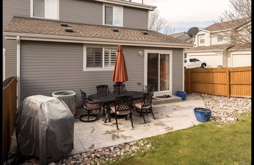 Aurora Casa | Modern townhouse located right off of 470 sleeps 8