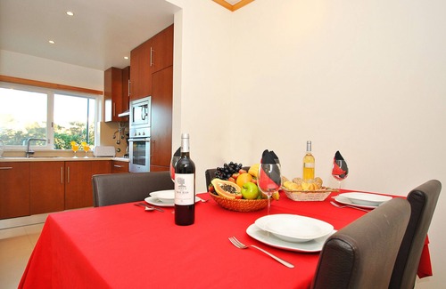 Albufeira Chalet De Esquí | Modern Townhouse with Sea & Pool View