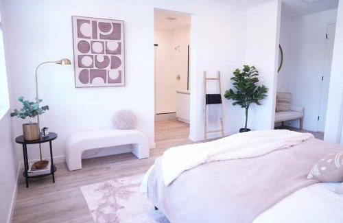 Ventura Apartamento | Modern Townhouse with Mountain View near Ventura Beach