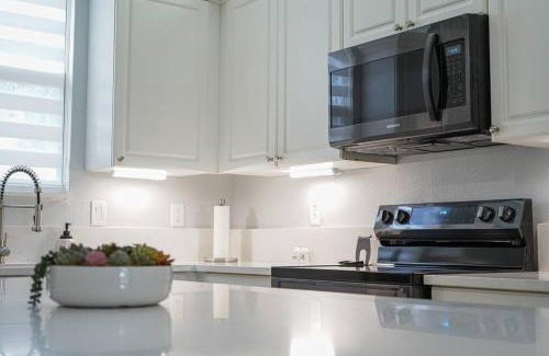 Kissimmee Casa | Modern Townhouse with Pool Close to Disney & Silver Spurs Arena