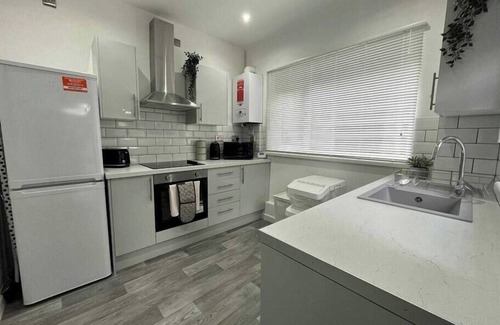 Margam Apartamento | Modern Tree View House- TV in every Bedroom!