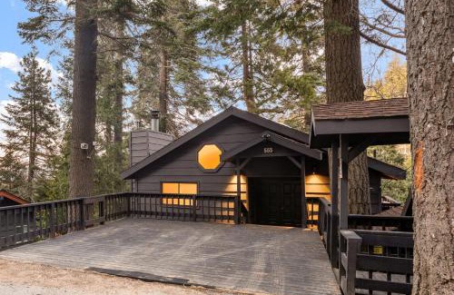 Arrowhead Villas Casa | Modern Treetop Cabin by Lake Arrowhead Village