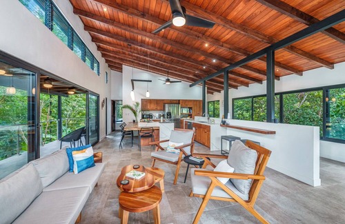 Junquillal Casa | Modern Tropical 3BR House Surrounded by Nature