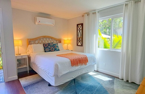 South Wrigley Casa | Moderno estudio tropical con jacuzzi privado