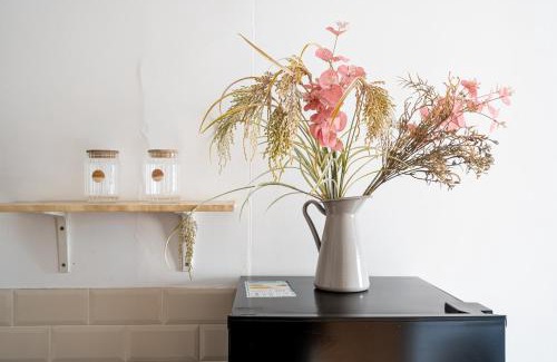 East Acton Apartamento | Modern two bed two bath opposite tube station