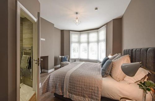 Roath Apartamento | Modern Two Bed with En-Suites and Private Parking