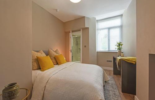 Roath Apartamento | Modern Two Bed with En-Suites and Private Parking