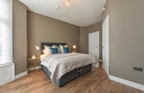 Roath Apartamento | Modern Two Bed with En-Suites and Private Parking