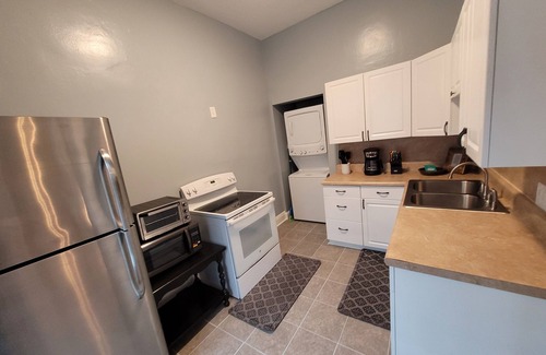 Lakeland Casa | MODERN TWO BEDROOM HOME!