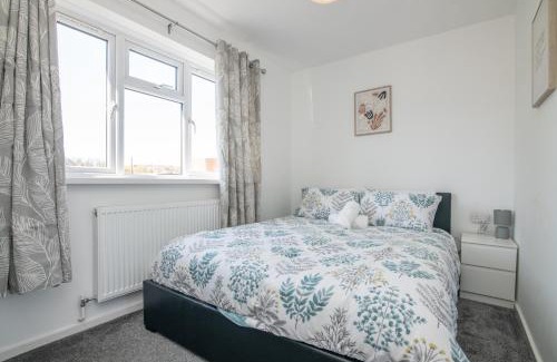 Tipton Casa | Modern Two Bedroom House with Parking