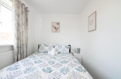 Tipton Casa | Modern Two Bedroom House with Parking
