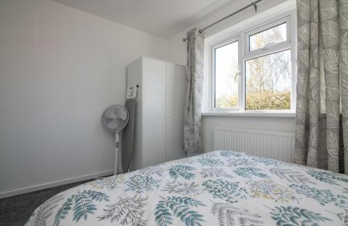 Tipton Casa | Modern Two Bedroom House with Parking