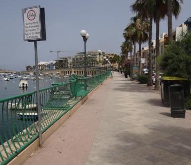 Marsaskala Apartamento | Modern Two Bedroom Sea View Apartment