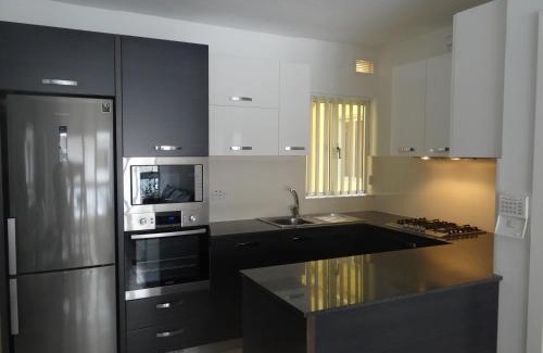Marsaskala Apartamento | Modern Two Bedroom Sea View Apartment