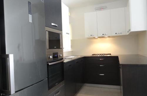 Marsaskala Apartamento | Modern Two Bedroom Sea View Apartment