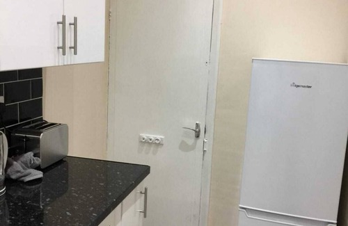 Harehills Casa | Modern Two Double Bed Full Entire House, Parking, WiFi