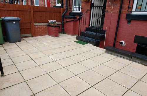 Harehills Casa | Modern Two Double Bed Full Entire House, Parking, WiFi