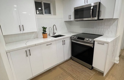 Long Branch Casa | Modern unit close to GO & lake + hot tub fireplace