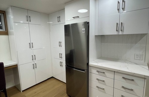 Long Branch Casa | Modern unit close to GO & lake + hot tub fireplace