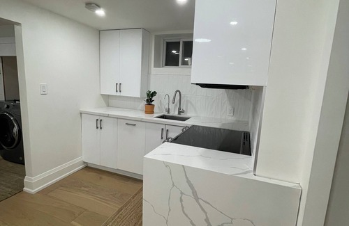 Long Branch Casa | Modern unit close to GO & lake + hot tub fireplace