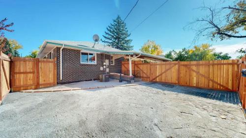 Southeast Casa | Modern & Updated Unit in Prime Location
