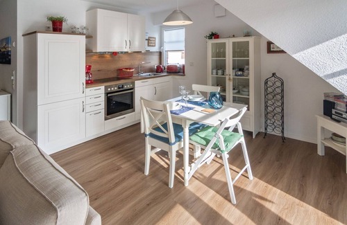 Westeraccumersiel Apartamento | Modern upper apartment Meerglück with infrared cabin