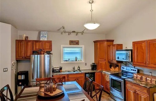 West Central Saskatchewan Cabina | Modern, Upscale Cabin Retreat - Delaronde Lake, SK