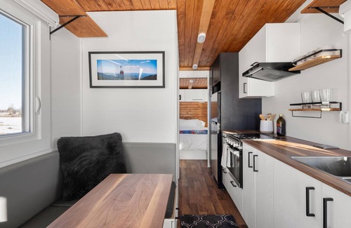 Morrisville Casa | Modern & Upscale Tiny Home, Great Spot near Stowe