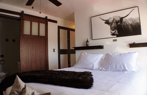 Vallejo Casa | Modern Urban farmhouse Centrally located between Napa & SF - Mins from Six Flags